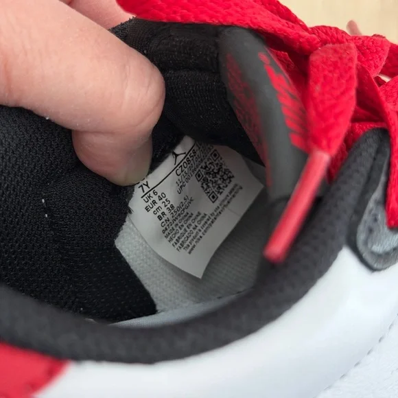 Nike Air Jordan 1 Retro Low OG "Black Toe" Size 7Y - Picture 8 of 10